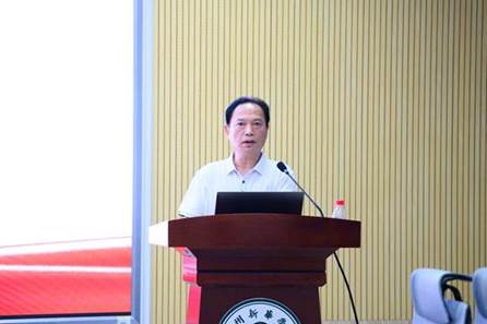 太阳成tyc7111cc李正华教授作“法治思维下的中小学管理”专题讲座